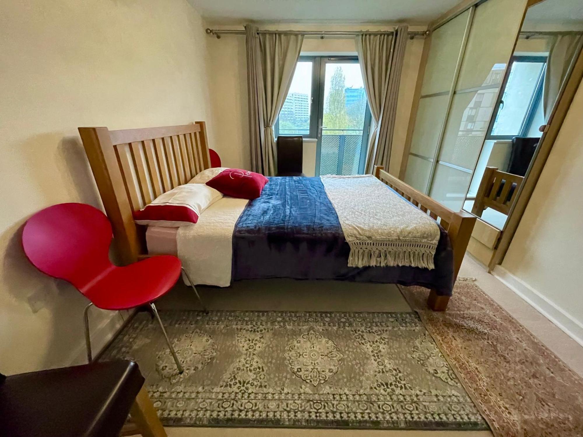 Luxury 2 Bedroom Apartment- Lake View - Free Parking - Wembley Stadium 5Km Londen Buitenkant foto